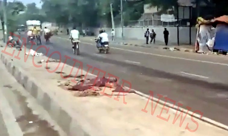 फुटपाथ पर 5 लोगों को ट्रक चालक ने कुचला, 3 की मौत