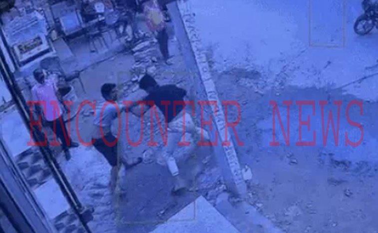 बाइक सवार 3 युवकों ने किया 2 भाईयों पर चाकू से हमला, एक की मौत