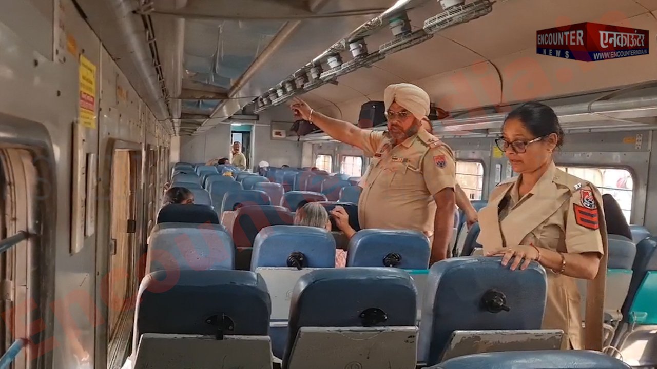 Punjab News :  रेलवे स्टेशन पर भारी मात्रा में पुलिस तैनात, की औचक चेकिंग, देखें वीडियो