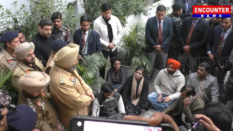 Punjab News : मांगे पूरी होने पर रवनीत बिट्टू ने पार्टी वर्करों के साथ धरना उठाया, देखें वीडियो