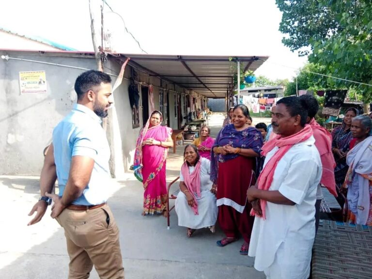 उपायुक्त ने कुष्ठ आश्रम कोटला खुर्द का किया  दौरा, सुविधाओं के उन्नयन का दिया आश्वासन