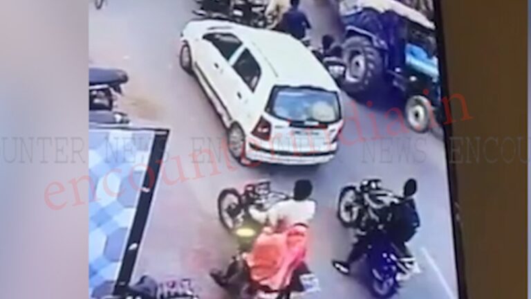Punjab News : Car के ऊपर गिरी धान से भरी ट्रैक्टर ट्राली, देखें वीडियो