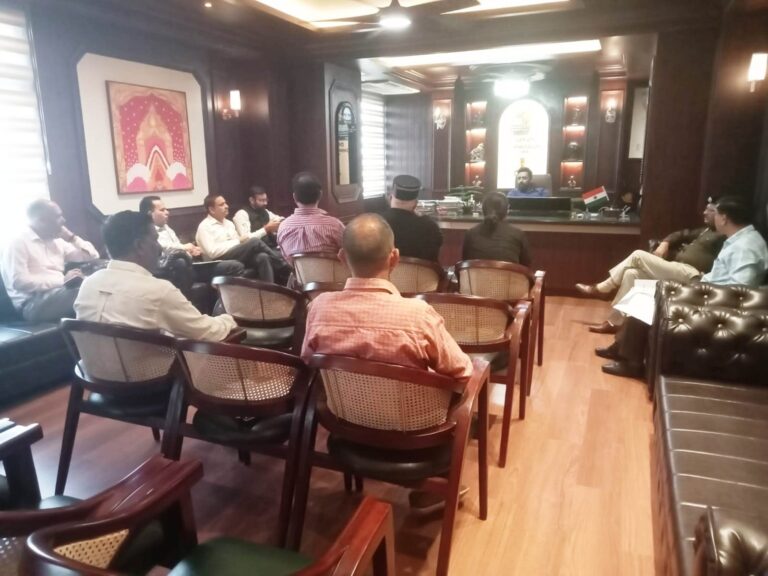 नकली शराब की बिक्री और अवैध तस्करी रोकने को संगठित रणनीति के साथ संयुक्त कार्यवाही करें एजेंसियां – उपायुक्त