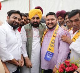 Jalandhar: BJP को लगा झटका, मंडल अध्यक्ष साथियों सहित AAP party में हुआ शामिल
