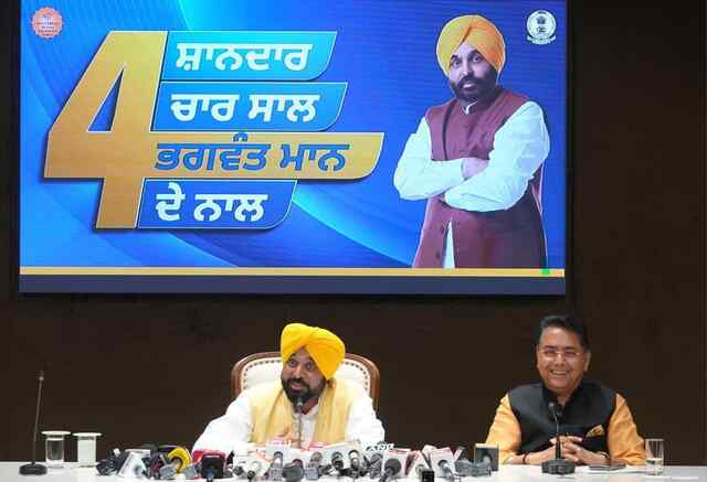 Punjab News: राघव चड्ढा को डिप्टी लीडर पद से हटाने पर AAP का तीखा पलटवार, संसद में चुप्पी और पार्टी लाइन उल्लंघन पर उठे सवाल