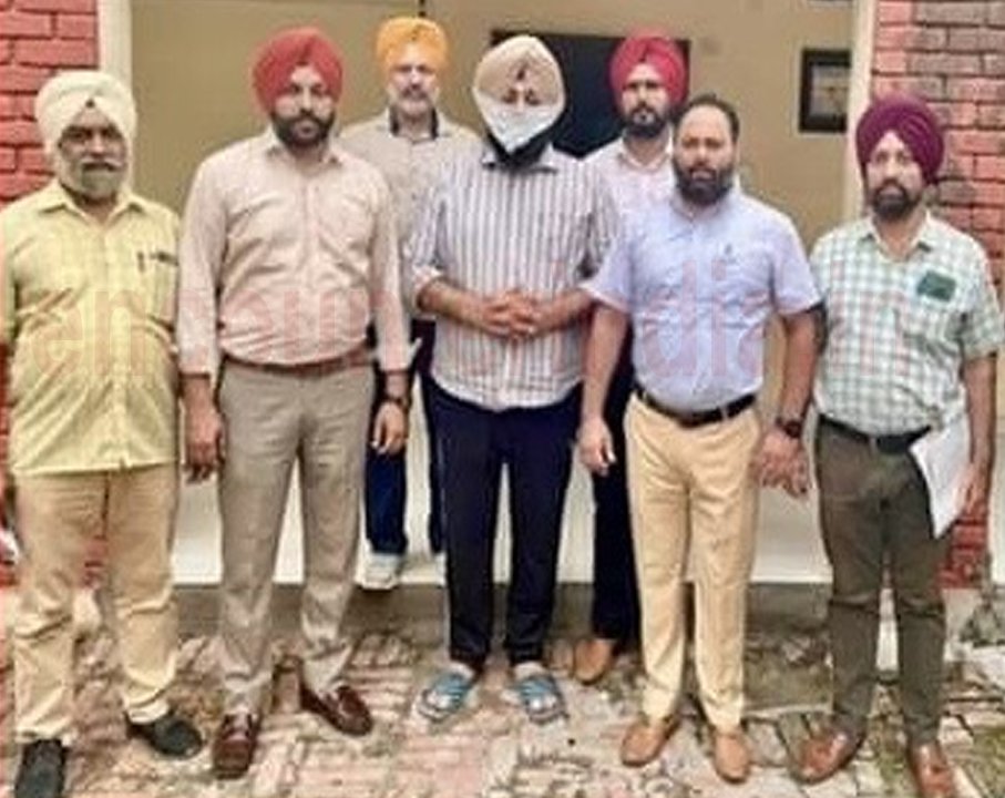 Punjab News: रिश्वत लेते निगम का ATP व मॉल पटवारी रंगे हाथ काबू