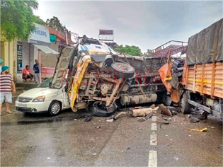 Jalandhar-Pathankot Highway पर 4 वाहनों की हुई टक्कर