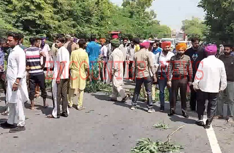 Punjab News: ट्रक की चपेट में आने से महिला सहित 4 की मौत, विरोध में लोगों ने की सड़क जाम
