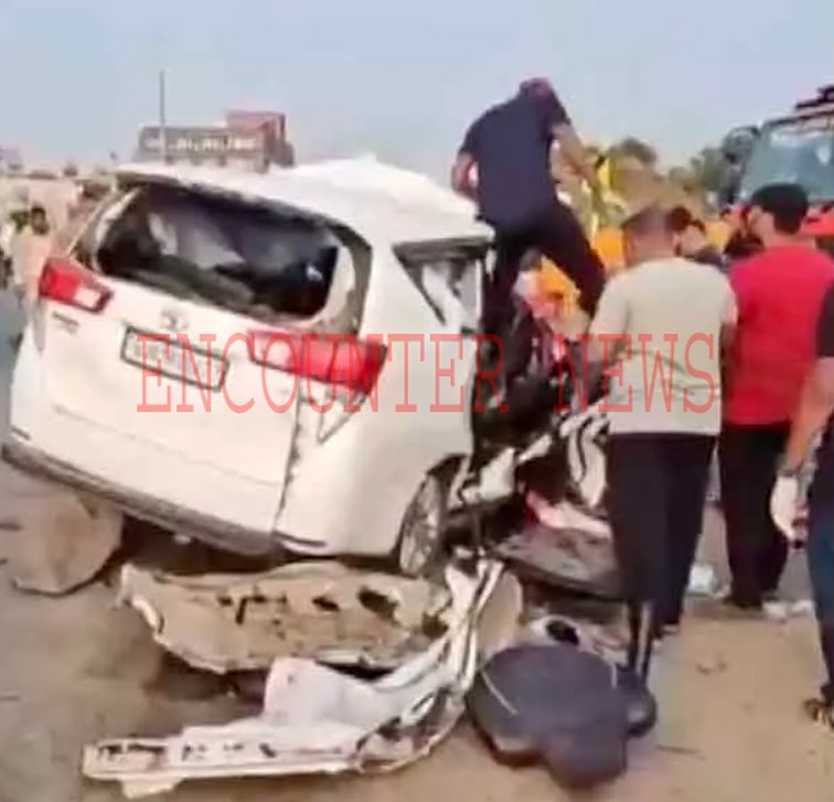 मंदिर के दर्शन करके लौट रहे परिवार के 7 लोगों की सड़क हादसे में मौत, गाड़ी के उड़े परखच्चे