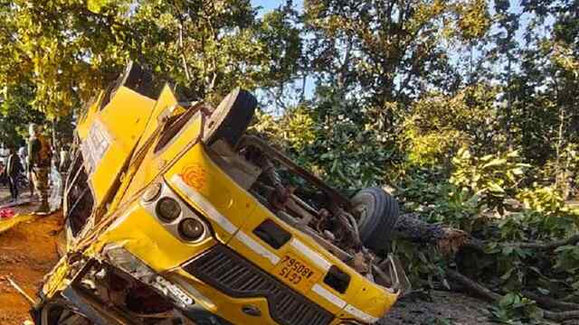 बड़ा हादसाः शादी समारोह से लौट रही बस पलटी, 5 की मौत, 25 लोग घायल