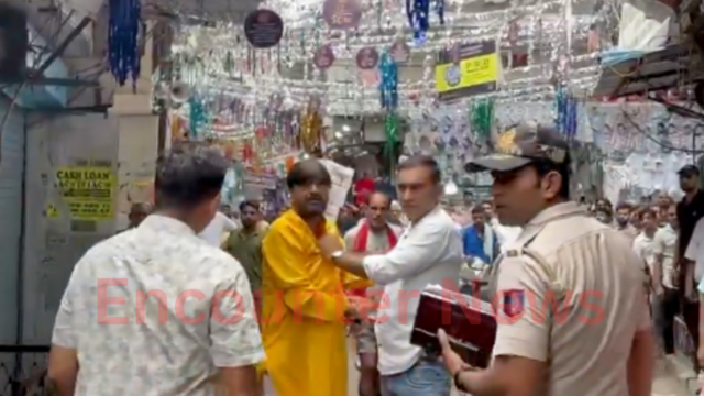 CM की सुरक्षा में फिर चूक, कार्यक्रम में व्यक्ति ने किया हंगामा देखें वीडियो