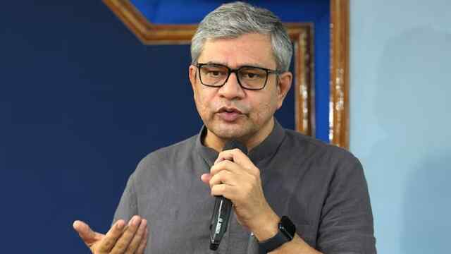 ‘सरके चुनर तेरी गाने’ को लेकर विवाद पर केंद्रीय मंत्री का आया बयान, बोले – ‘इस पर बैन लगा दिया है’