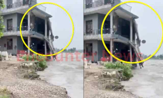Kiratpur-Manali Highway बंद होने से रास्ते में फंसे सैकड़ों वाहन, गिरी इमारत, देखें वीडियो