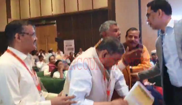 Taj Hotel में राष्ट्रीय सम्मेलन में भड़के 5 बार के BJP MLA, देखें वीडियो