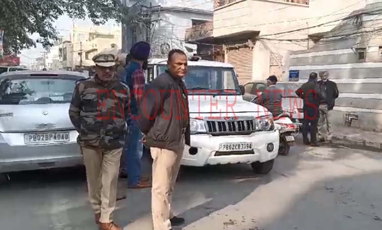 Punjab News: एक बार फिर चौंकी के बाहर हुआ धमाका ! Police ने साधी चुप्पी, देखें वीडियो