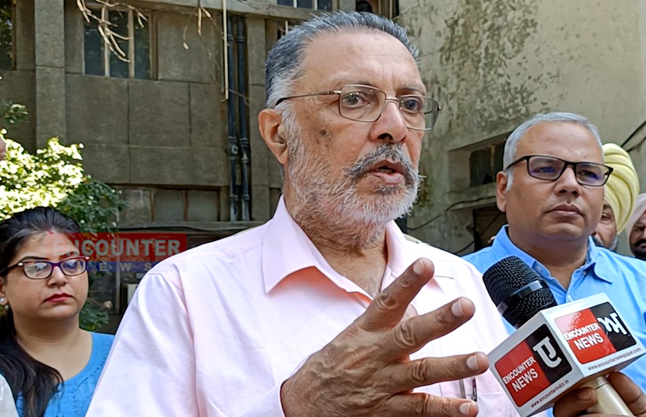 Jalandhar पहुंचे Health Minister Balbir Singh ने अस्पतालों, स्कूलों और घरों का किया निरीक्षण, देखें वीडियो