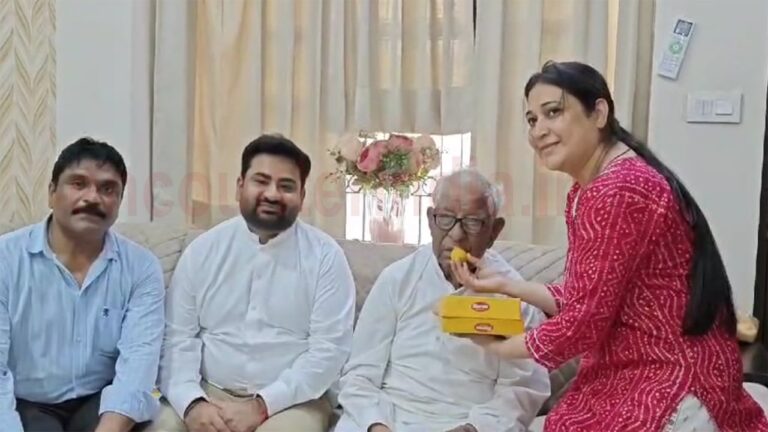 Political News: मोहिंदर भगत के कैबिनेट मंत्री बनने की खुशी में उनके परिवार ने मनाया जश्न। पिता भगत चुन्नी लाल का दिल छू लेने वाला बयान, Watch VIDEO
