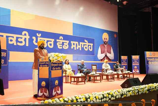 Punjab News: मोहाली में 916 युवाओं को नियुक्ति पत्र वितरित, मुख्यमंत्री मान बोले – मिशन रोजगार के तहत बिना रिश्वत और सिफारिश के मिल रही सरकारी नौकरियां