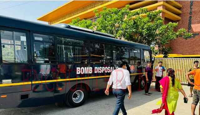 8 Schools को मिली बम से उड़ाने की धमकी, प्रशासन अलर्ट