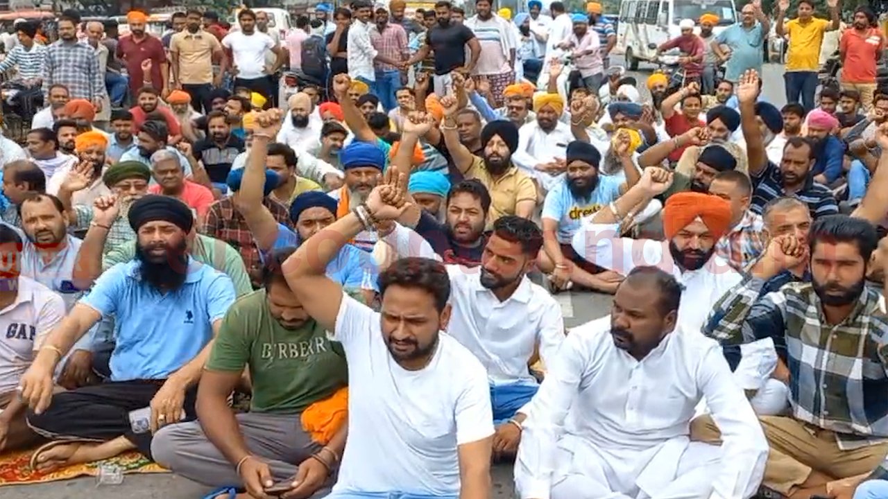 Punjab News: व्यापार मंडल के प्रधान से मांगी 50 लाख की फिरौती, किया हाईवे जाम, देखें वीडियो