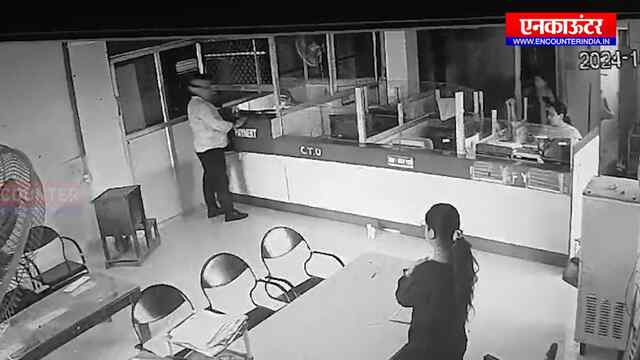 Punjab News: Gun Point पर PNB में 6.25 लाख लूटकर लुटेरे हुए फरार, देखें CCTV