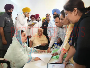 Jalandhar: उप- चुनाव को लेकर एक्टिव हुई CM Bhagwant Mann की पत्नी, सुनी लोगों की शिकायतें