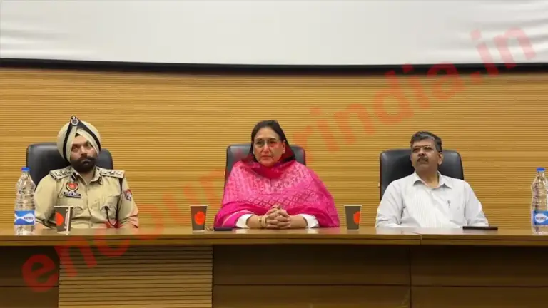 Punjab News: University के विवाद को लेकर महिला आयोग की Chairperson ने छात्रों से की मुलाकात, देखें वीडियो