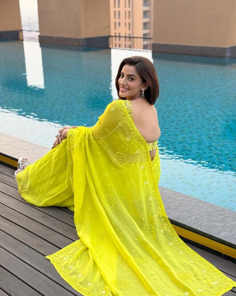 मेरे महबूब तेरा तड़पना तो बनता है… Actress Akshara Singh ने साड़ी में दिखाईं अदाएं