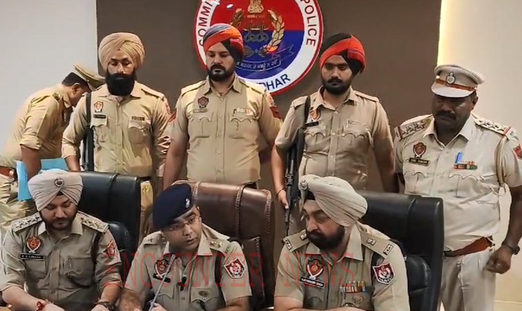 Jalandhar News: Sub Inspector से स्नेचिंग करने के मामले में 2 गिरफ्तार, देखें वीडियो