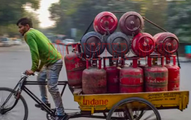 बड़ी राहत! LPG Cylinder की कीमत में हुई कटौती