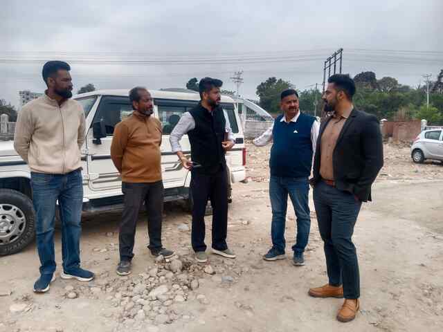 Himachal News: उपायुक्त ने हरोली में चल रहे विकास कार्यों का लिया जायजा