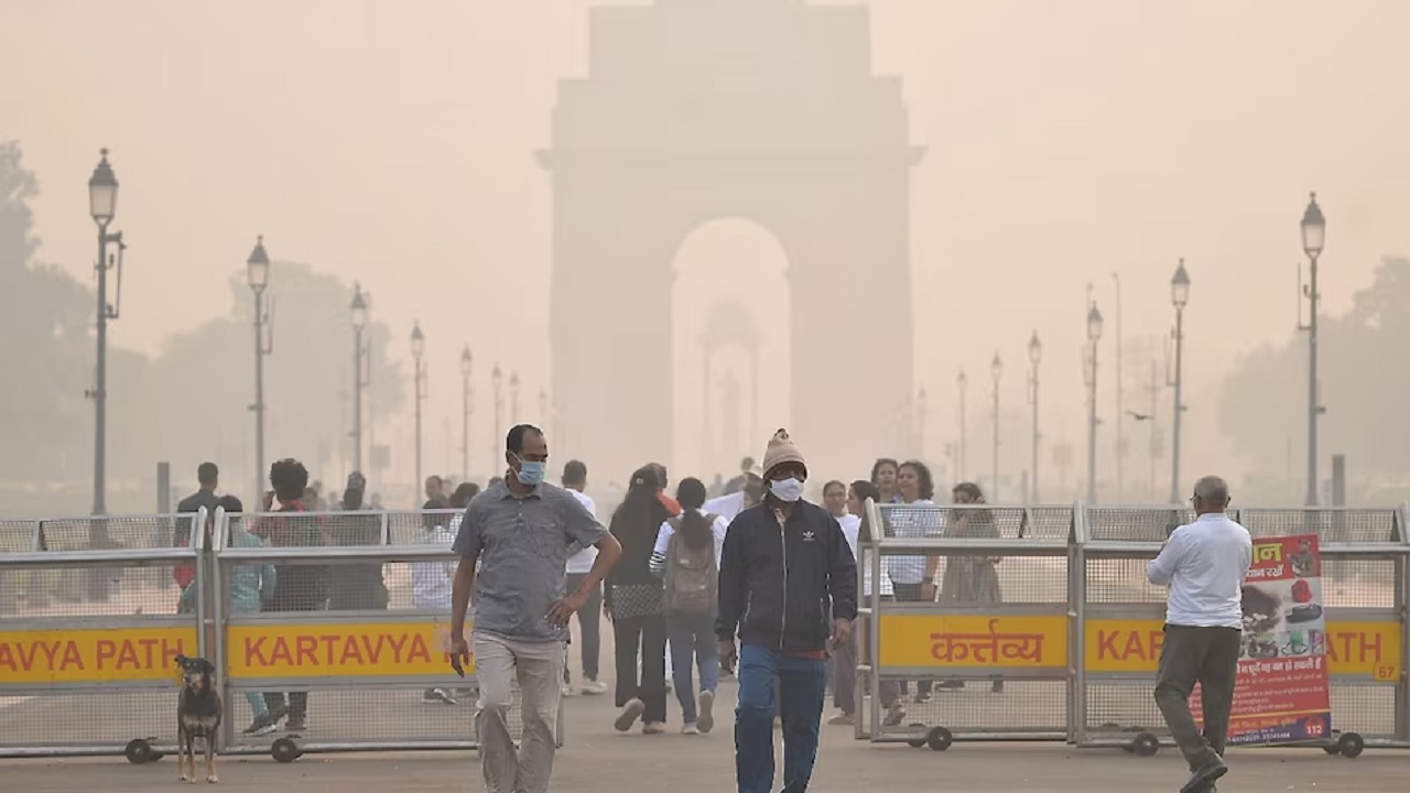 दिल्ली में फिर खराब हुई हवा की गुणवत्ता, इन इलाकों में 300 के पार पहुंचा AQI