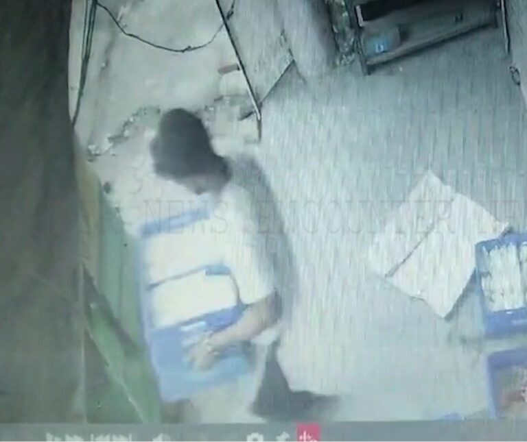 Punjab News: Auto सवार चोर 2 दुकानों से दूध की 16 क्रेट लेकर हुए फरार, देखें CCTV