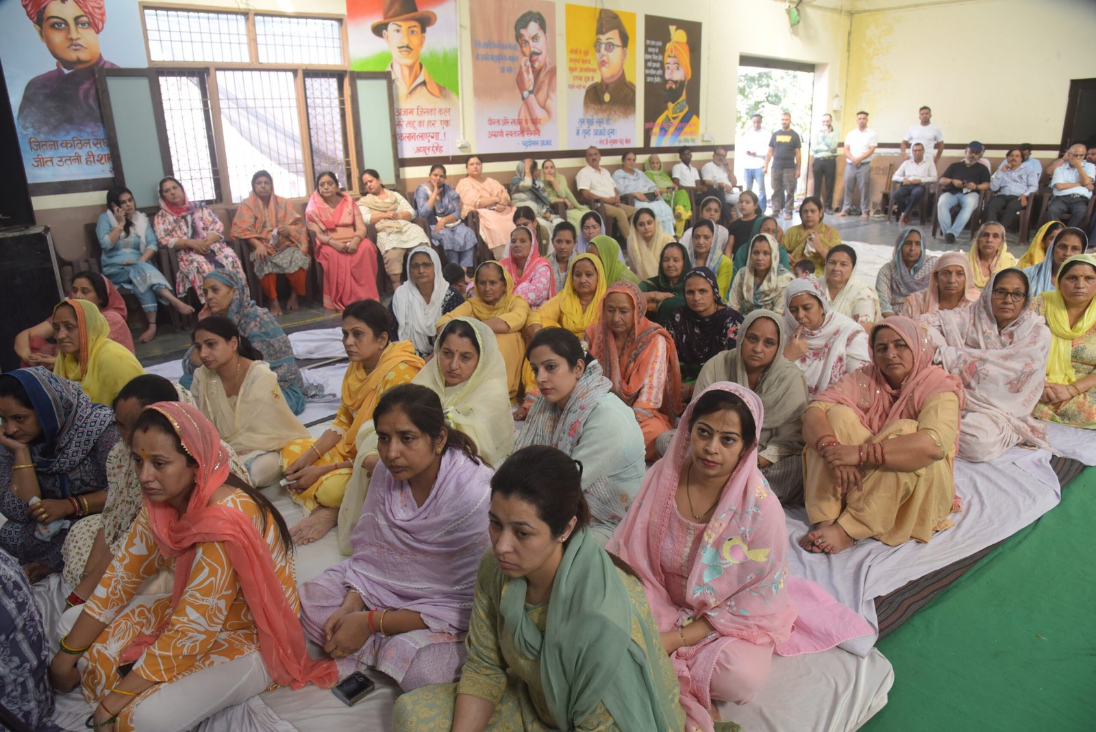 नम आंखों से दी हंसराज भारद्वाज को अंतिम श्रधांजलि