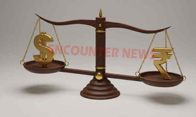 ऐतिहासिक गिरावटः पहली बार डॉलर के मुकाबले रुपया 95 के पार, बढ़ी चिंता