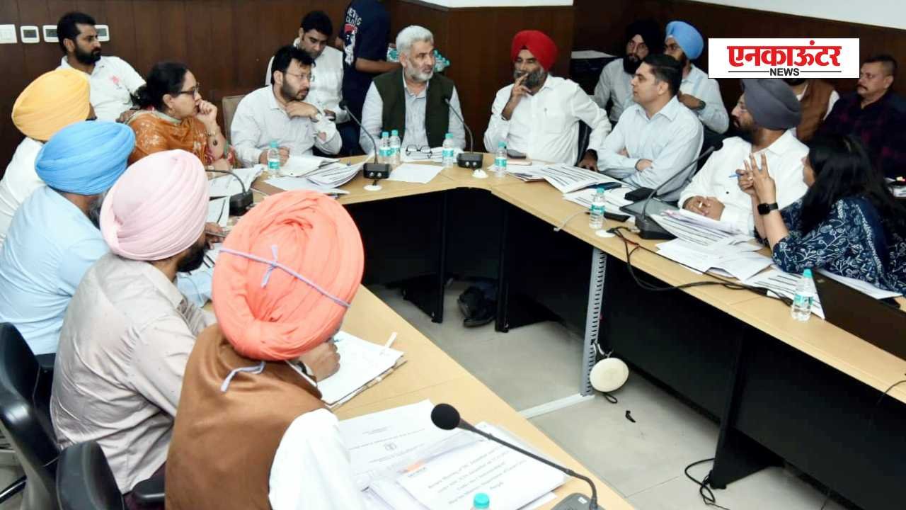 Punjab News: पंजाब के विकास परियोजनाओं में तेजी, मंत्री डॉ. रवजोत सिंह ने अधिकारियों को दिए निर्देश