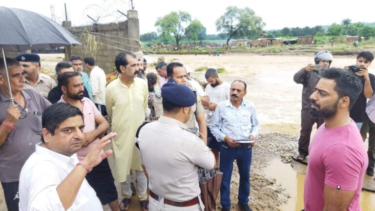 बाथू में प्रवासी मजदूरों के दो बच्चे बहे, एक शव बरामद दूसरा लापता