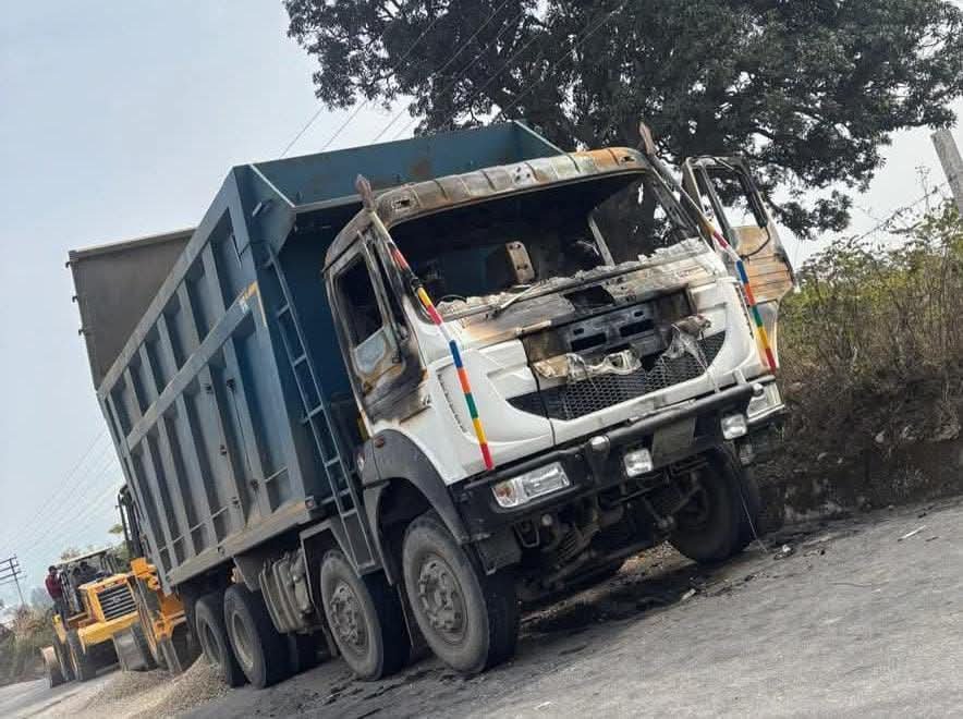 ट्रक में आग लगने से 4 लाख का नुक्सान, ड्राइवर सुरक्षित