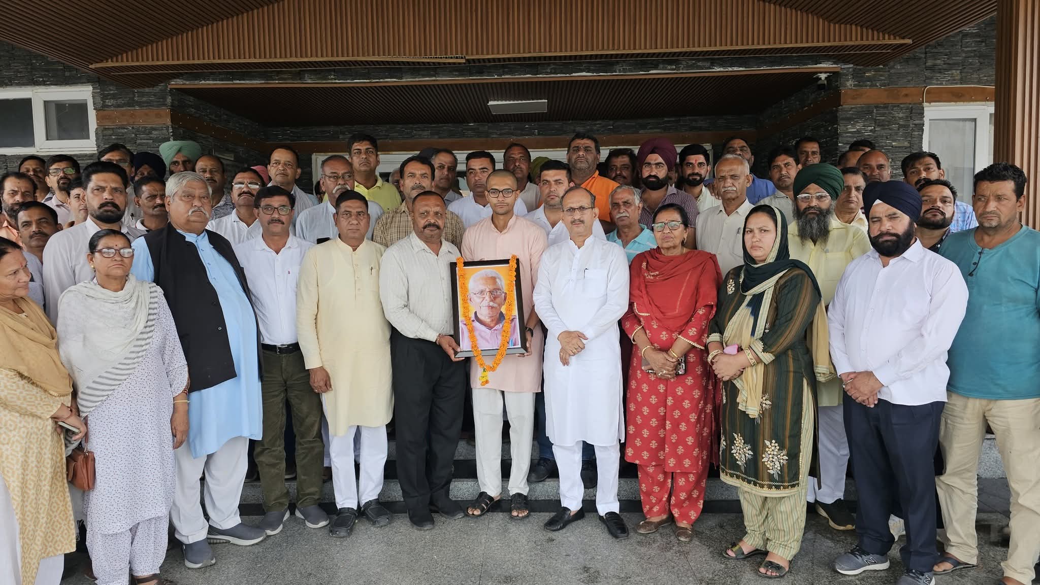 स्व. विजय शर्मा को भाजपा कार्यकर्ताओं ने दी भावभीनी श्रद्धांजलि