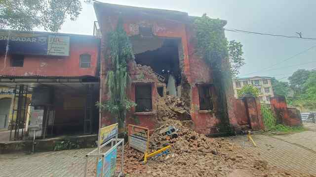 ऊना: सदर पुलिस थाना की दीवार गिरी, चपेट में आया होमगार्ड जवान घायल