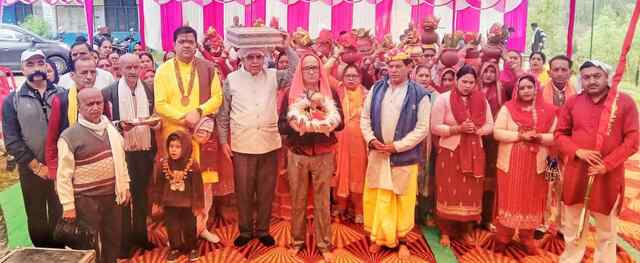  श्रेष्ठ व्यक्ति ईश्वर की भक्ति में बने, समाज में नहीं, श्रेष्ठ बनकर भगवान मिलते हैं इंसान नहीं:आचार्य तरुण डोगरा