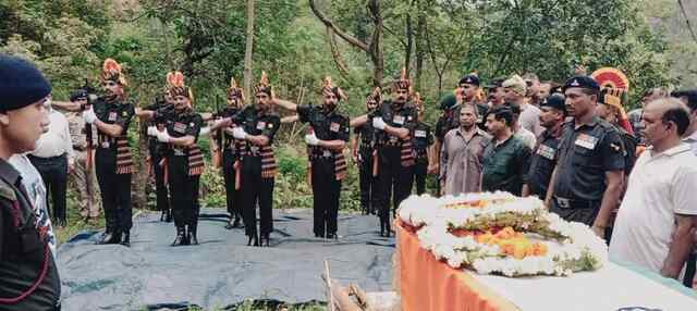 वीर सपूत शहीद विशम्बर सिंह मिंटू को नम आंखों से अंतिम विदाई, जनसैलाब उमड़ा
