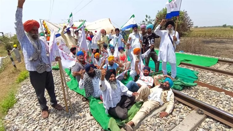 Punjab-Haryana सहित Jalandhar में इन 3 जगहों पर रेलवे ट्रैक रोकेंगे किसान, यात्रियों की बढ़ीं मुश्किलें