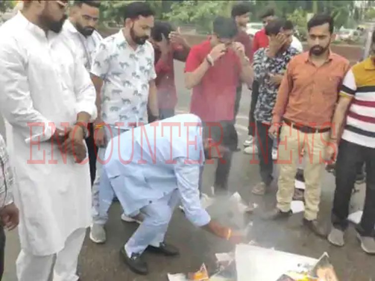 Punjab News: कलाकार Guru Randhawa की Film Shahkot का शिवसेना ने किया विरोध, फूंका पुतला