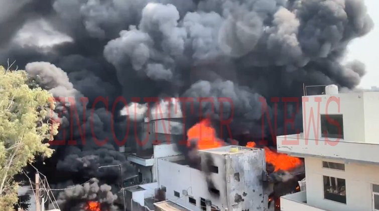 कैमिकल फैक्ट्री में आग लगने से 2 अन्य फैक्ट्रियां जलकर राख, देखें वीडियो