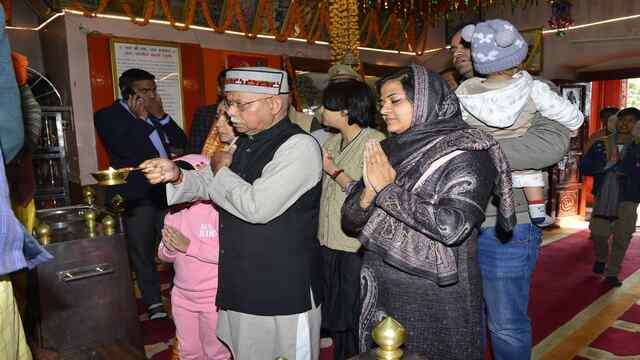 राज्यपाल ने जाखू हनुमान मंदिर में माथा टेका