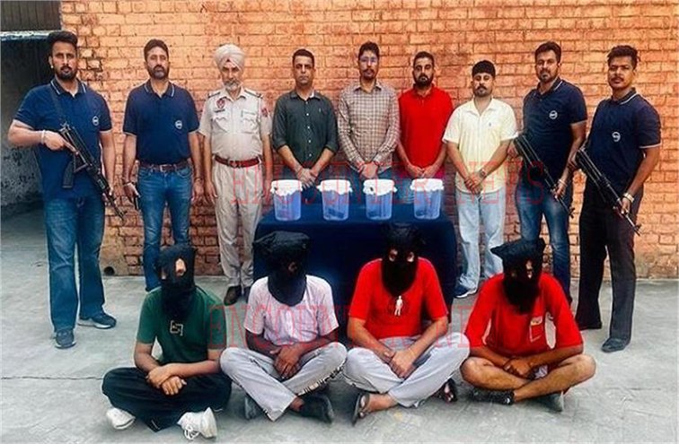 Punjab News: बुर्ज गिरोह का किंगपिन साथियों सहित गिरफ्तार Punjab News: बुर्ज गिरोह का किंगपिन साथियों सहित गिरफ्तार
