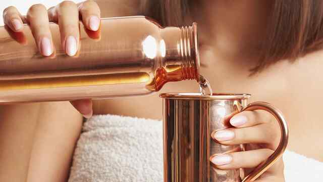 Health Tips : तांबे के बर्तन में पानी पीने के क्या हैं फायदे, जानें एक्सपर्ट की राय
