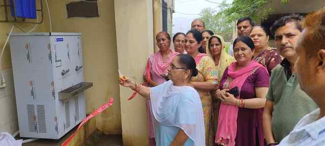 सर्व सहायता संगठन ने बद्दी अस्पताल में लगाया वाटर कूलर व पंखे