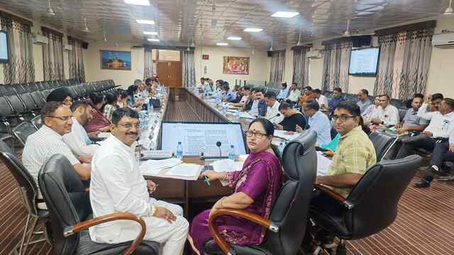 जिला परिषद की त्रैमासिक बैठक आयोजित